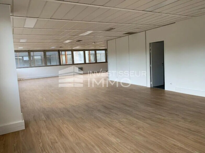 Local d’activités dans Gennevilliers à louer - Photo de l’immeuble – Image 3 sur 10