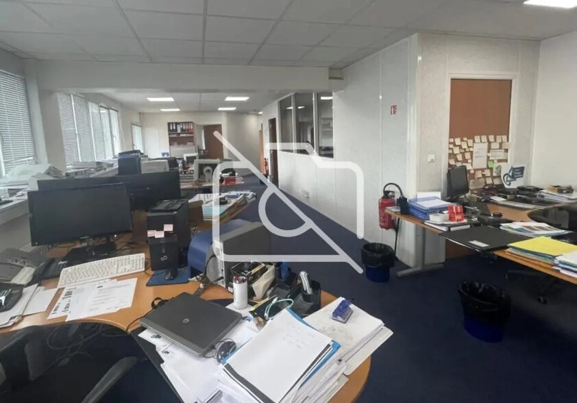 Industriel/Logistique dans Lisses à vendre - Photo intérieure – Image 3 sur 5