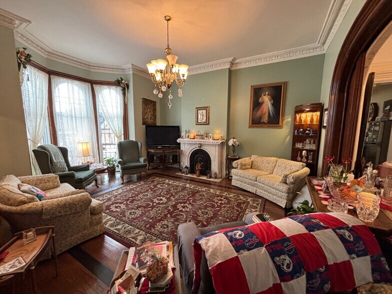 760 Ellicott St, Buffalo, NY à vendre - Photo intérieure – Image 2 sur 22