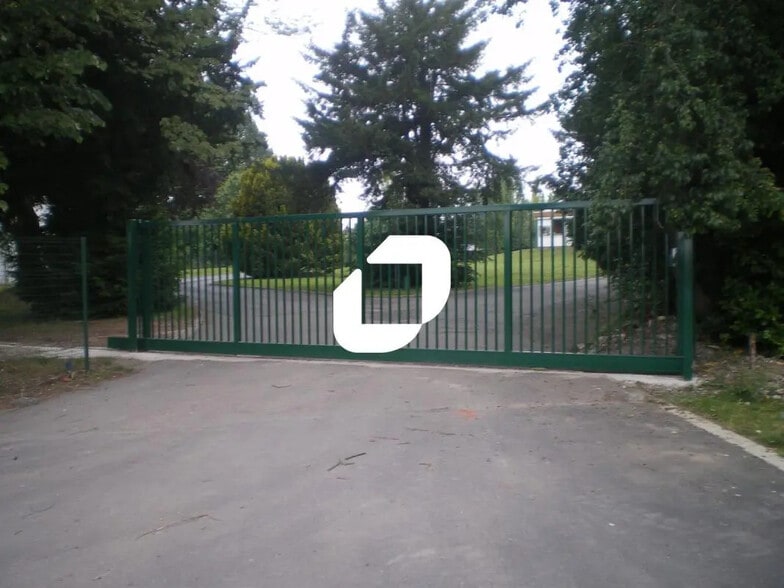 Local d’activités dans Grenay à louer - Photo de l’immeuble – Image 2 sur 11