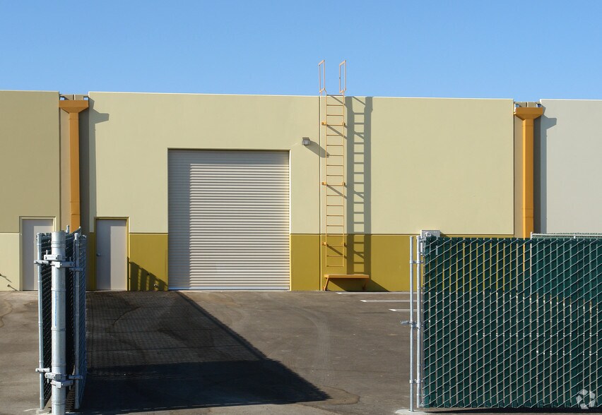 2373 A St, Santa Maria, CA à louer - Photo de l’immeuble – Image 3 sur 4