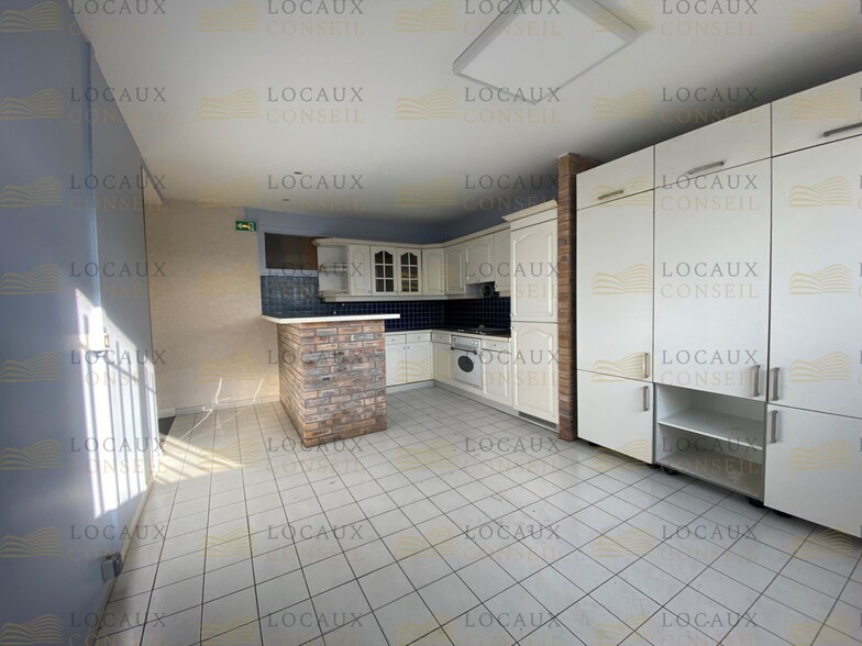 Local d'activités dans Argenteuil à vendre - Photo de l’immeuble – Image 2 sur 10
