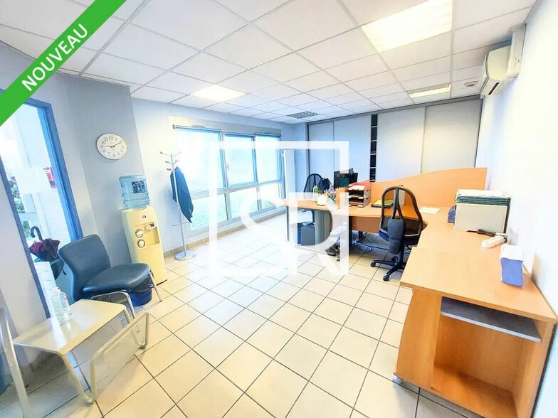 Bureau dans Clermont-Ferrand à vendre - Photo de l’immeuble – Image 3 sur 12