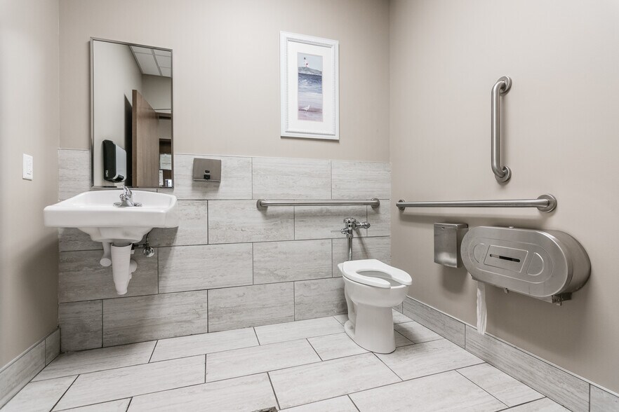 242 Indian Lake Blvd, Hendersonville, TN à louer - Photo intérieure – Image 3 sur 16