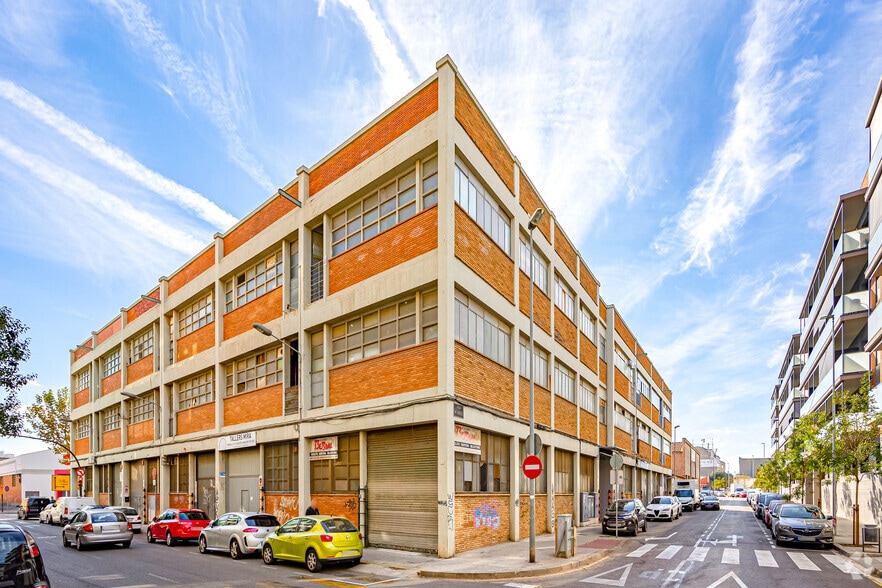 Industriel/Logistique dans L'Hospitalet de Llobregat, Barcelona à louer - Photo principale – Image 1 sur 4