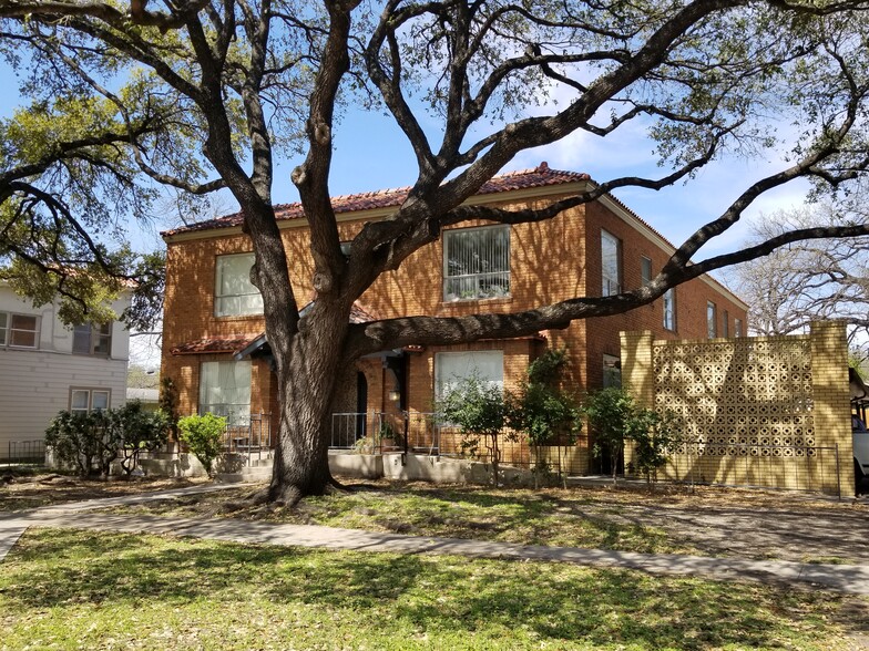 1635 W Mulberry Ave, San Antonio, TX à vendre - Photo de l’immeuble – Image 1 sur 27