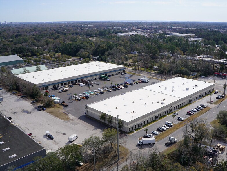 5581-5599 Commonwealth Ave, Jacksonville, FL à louer - Photo de l’immeuble – Image 2 sur 4