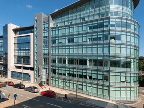 62 High St, Redhill à louer Photo de l’immeuble– Image 1 sur 3