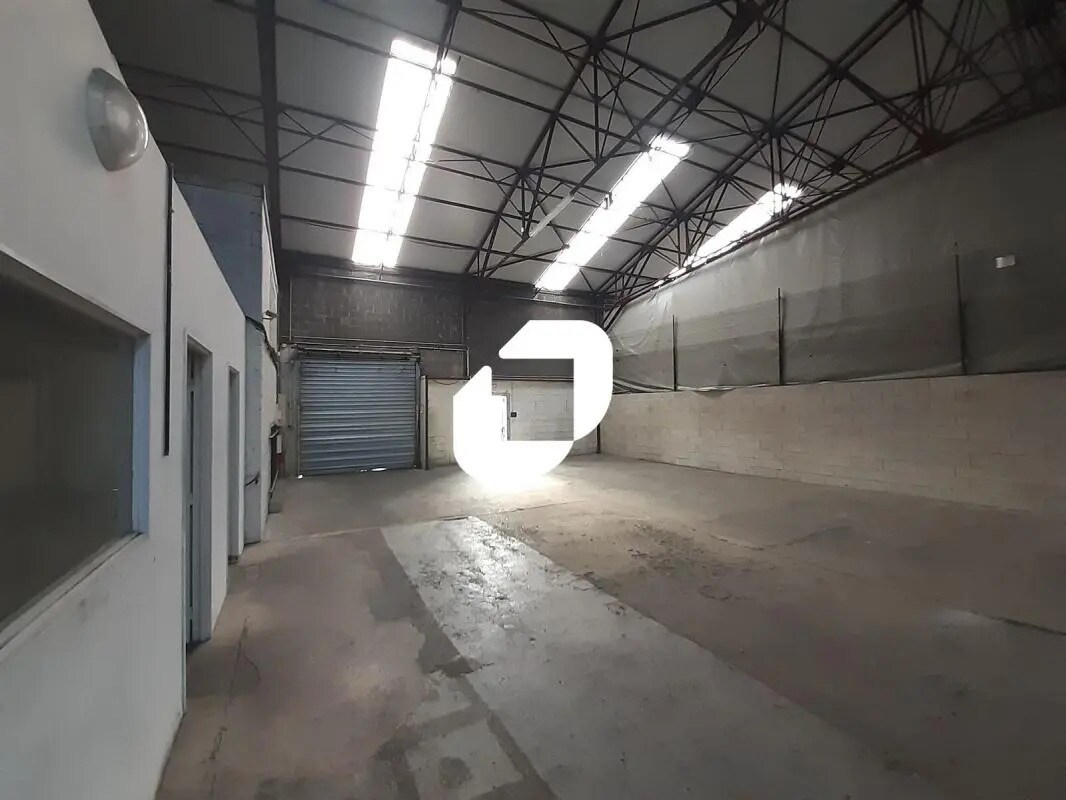 Bureau dans Sucy-en-Brie à louer Photo de l’immeuble– Image 1 sur 4