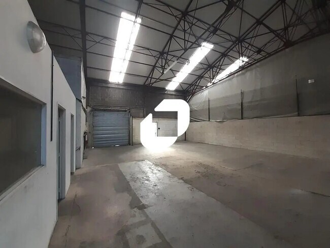 Plus de détails pour Bureau, Local d'activités à louer