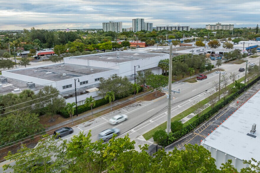 912-915 S Dixie Hwy E, Pompano Beach, Pompano Beach, FL à louer - Photo de l’immeuble – Image 2 sur 5