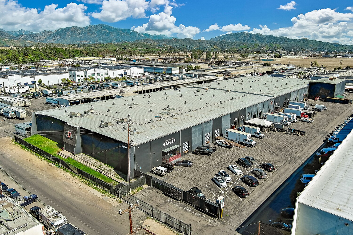 12224 Montague St, Pacoima, CA à louer Photo principale– Image 1 sur 27