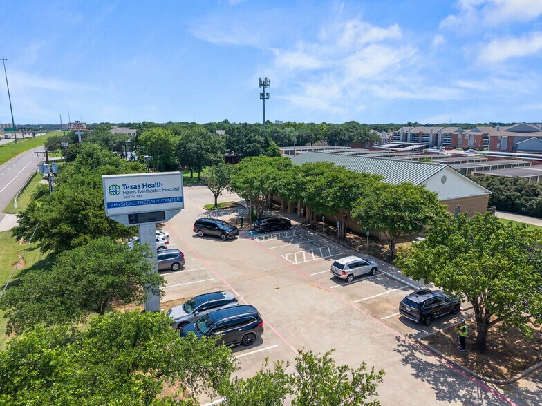 2419 Highway 121, Bedford, TX à vendre - Photo de l’immeuble – Image 2 sur 18