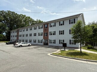 Plus de détails pour 3700 Delancy St, Greensboro, NC - Logement à vendre