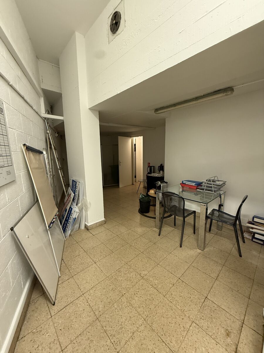 Local commercial dans Paris à louer Photo de l’immeuble– Image 1 sur 4