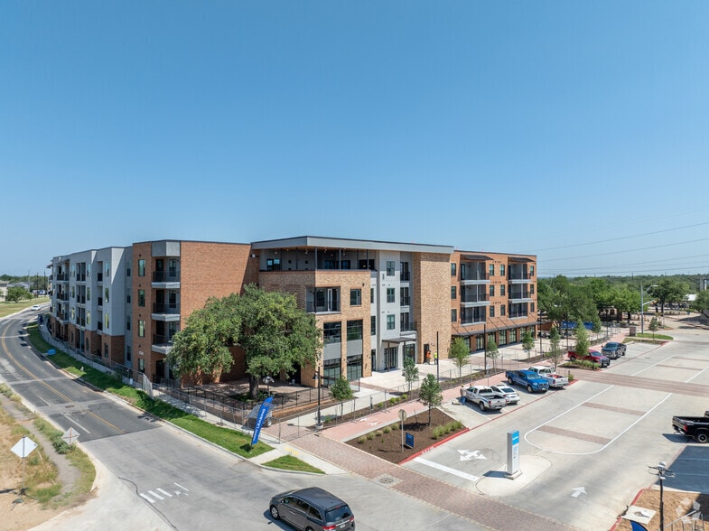 13701 Lyndhurst St, Austin, TX à louer - Photo de l’immeuble – Image 3 sur 37