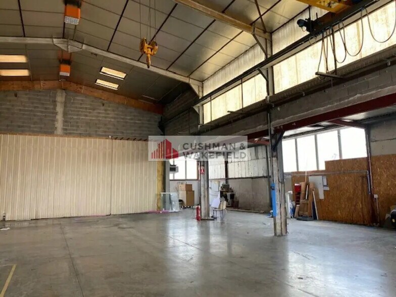 Local d’activités dans Saint-André-de-Sangonis à louer - Photo de l’immeuble – Image 1 sur 3
