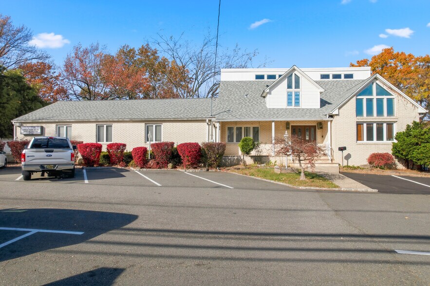 1818 Oak Tree Rd, Edison, NJ à louer - Photo de l’immeuble – Image 1 sur 30