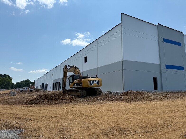 100 Spontex Dr, Columbia, TN à louer - Photo de l’immeuble – Image 3 sur 13