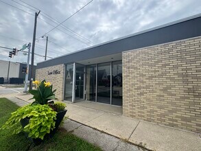 221 E Washington St, Bloomington, IL à louer Photo intérieure– Image 1 sur 15