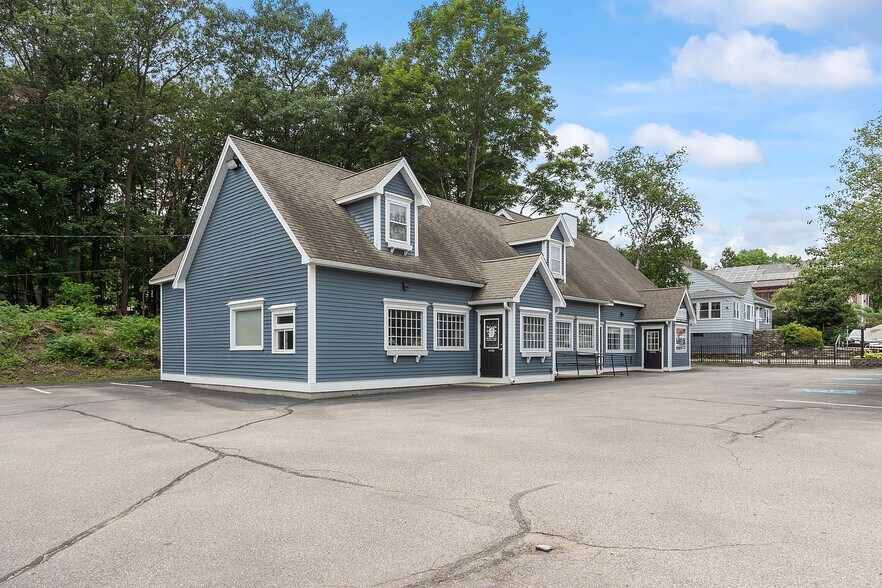977 South St, Fitchburg, MA à vendre - Photo de l’immeuble – Image 2 sur 46