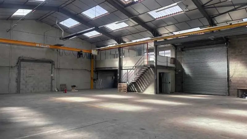 Local d'activités dans Rillieux-la-Pape à vendre - Photo de l’immeuble – Image 2 sur 8