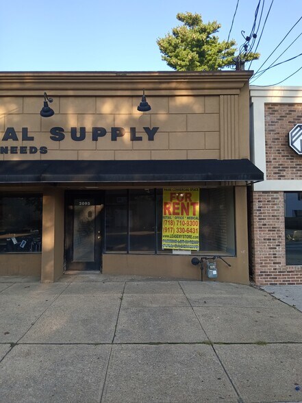 2087-2095 Wantagh Ave, Wantagh, NY à louer - Photo de l’immeuble – Image 2 sur 6