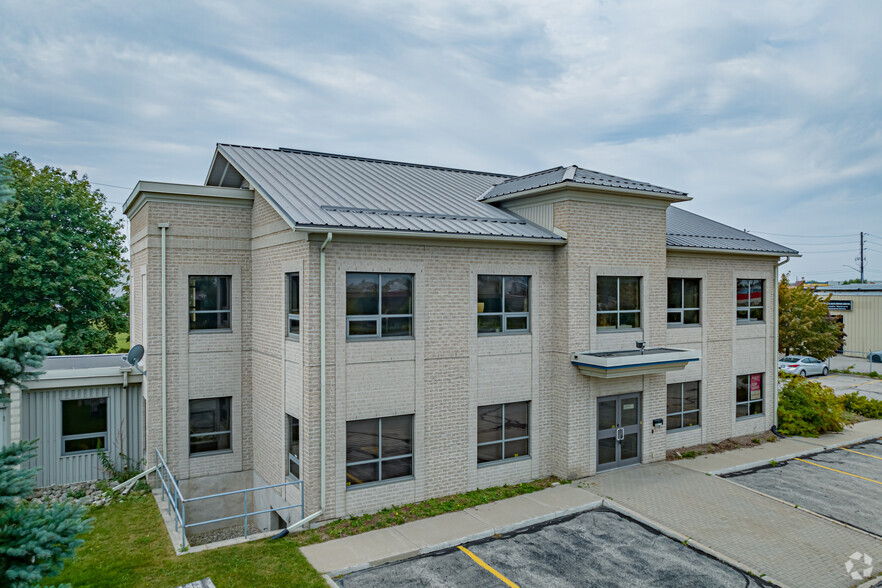 21 Lewis Rd, Guelph, ON à louer - Photo principale – Image 1 sur 5