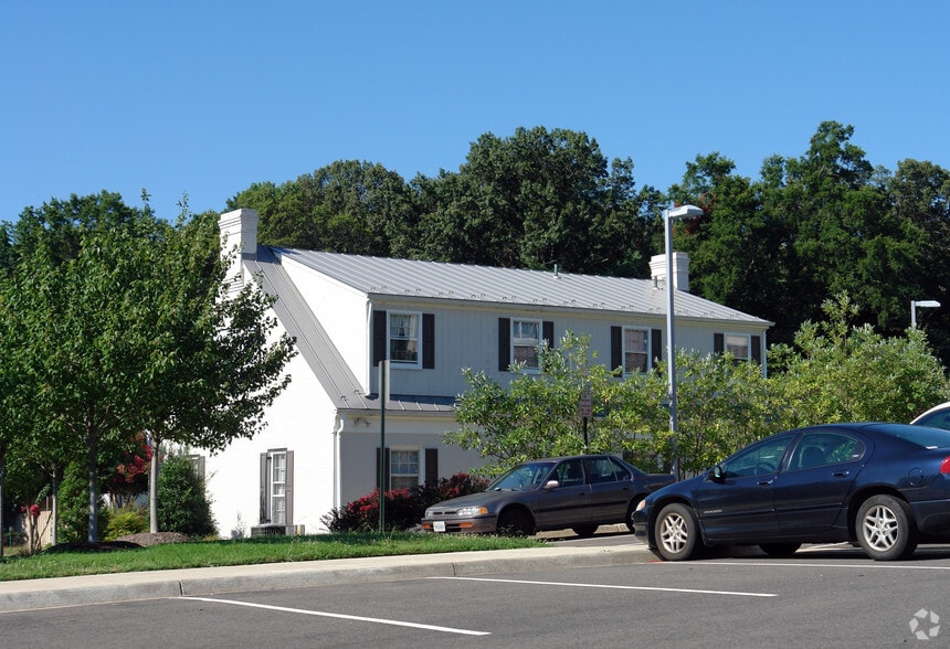 1691 Jefferson Davis Hwy, Fredericksburg, VA à louer - Photo de l’immeuble – Image 3 sur 3