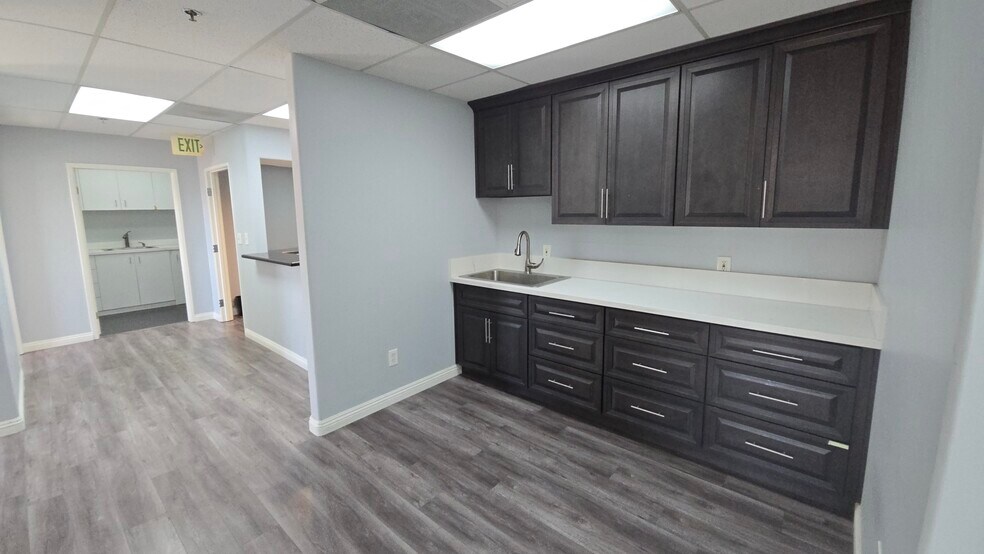 18177-18197 Pioneer Blvd, Artesia, CA à louer - Photo de l’immeuble – Image 3 sur 47