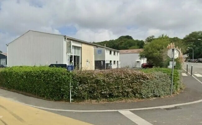 Plus de détails pour Local d'activités à louer