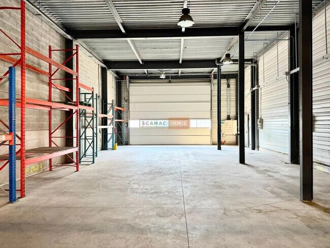 Plus de détails pour Industriel/Logistique à louer