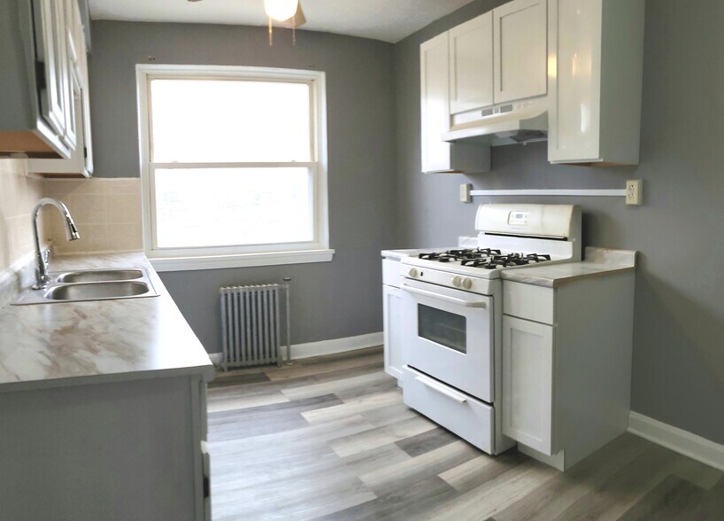 4237 Rocky River Dr, Cleveland, OH à vendre - Photo de l’immeuble – Image 3 sur 27
