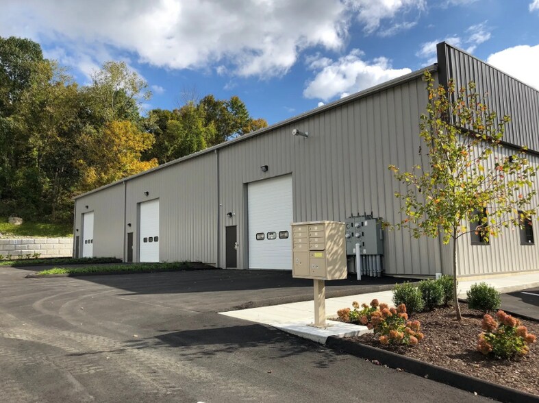 53 Commerce Dr, Brookfield, CT à louer - Photo de l’immeuble – Image 2 sur 5