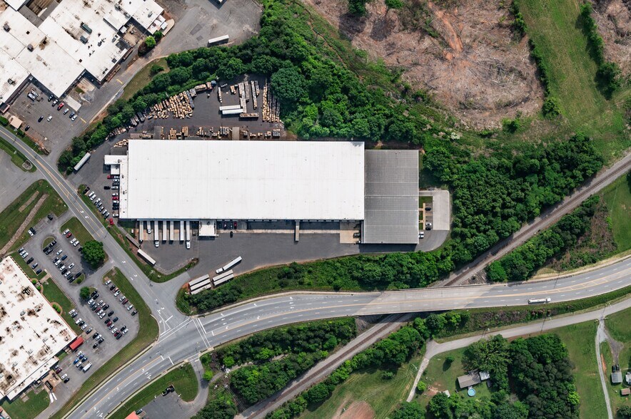 1224 Isley Dr, Gastonia, NC à louer - Photo de l’immeuble – Image 3 sur 5