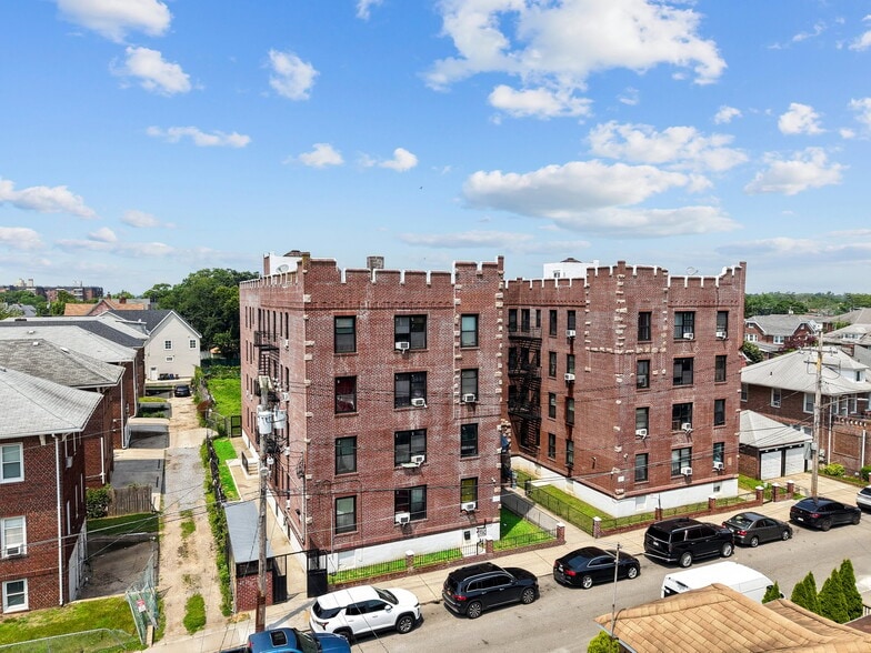 910 Dinsmore Ave, Far Rockaway, NY à vendre - Photo de l’immeuble – Image 3 sur 32