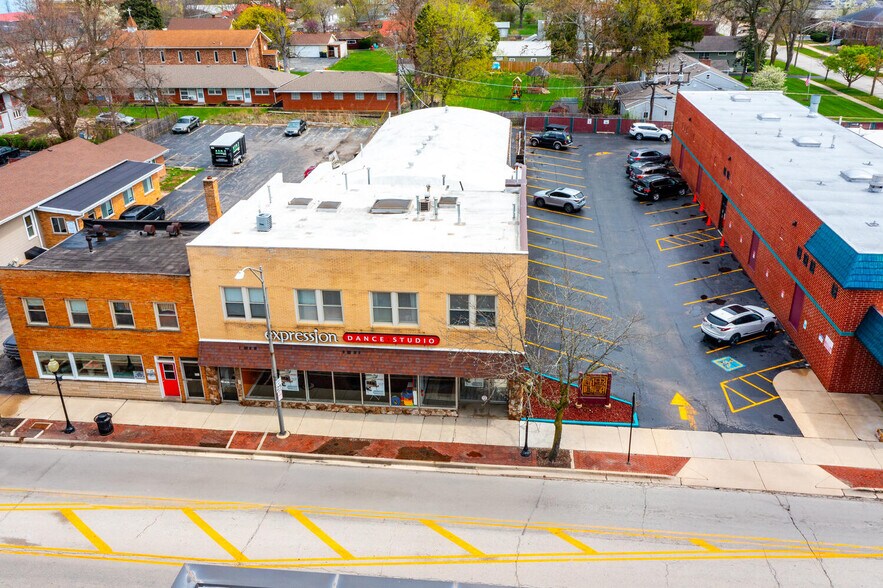 25 S Cass Ave, Westmont, IL à louer - Photo de l’immeuble – Image 2 sur 11
