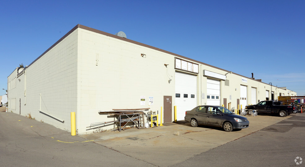 9817-9837 44th Av NW, Edmonton, AB à louer - Photo de l’immeuble – Image 3 sur 4