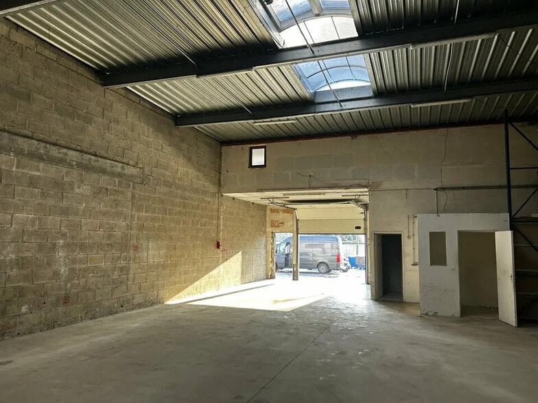 22 Bis Rue Des Malines, Lisses à louer - Photo intérieure – Image 3 sur 9