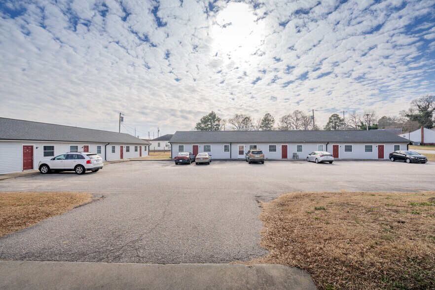 221 W Virginia St, Rocky Mount, NC à vendre - Photo principale – Image 1 sur 11