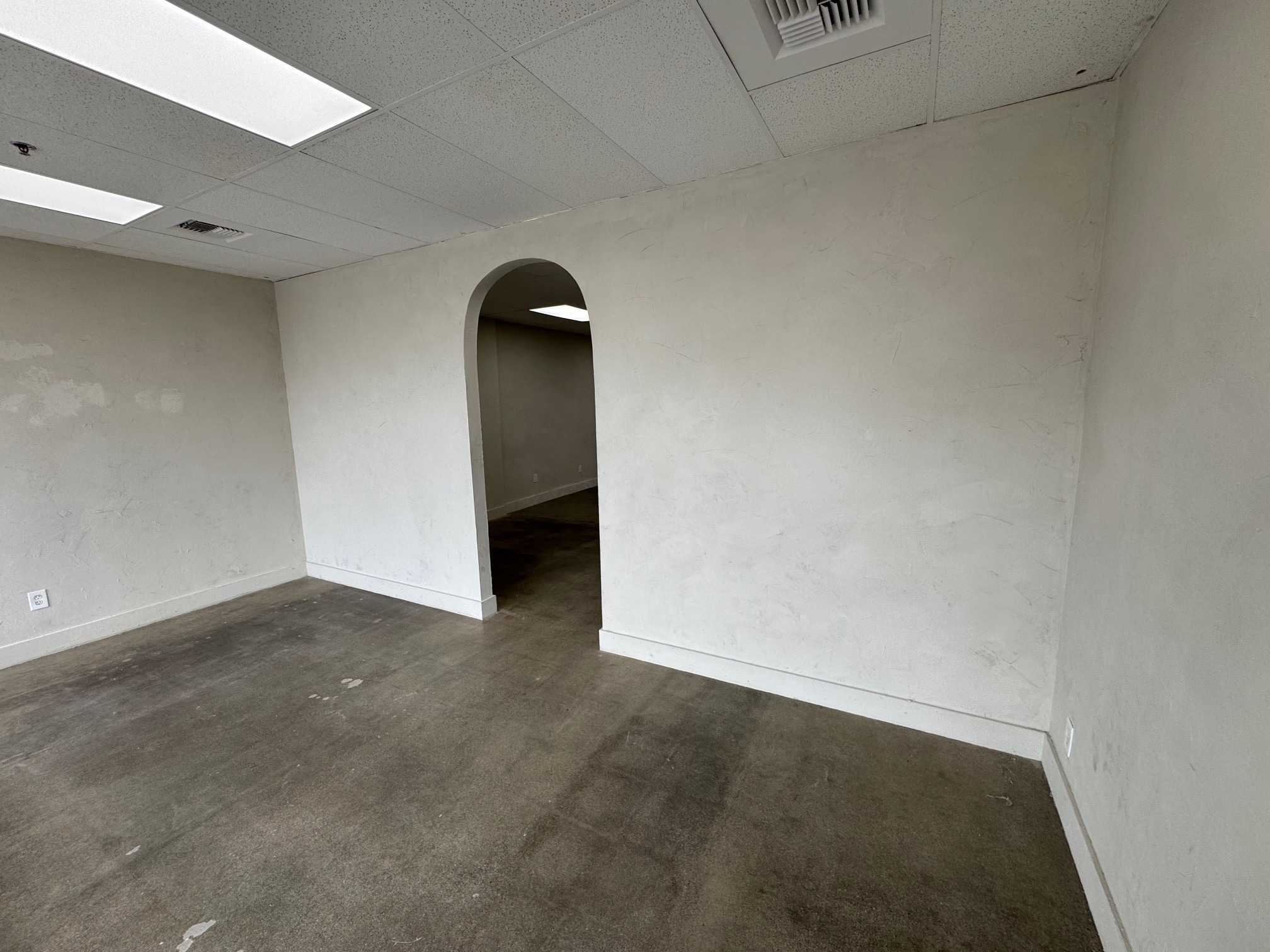 8831-8961 Adams Ave, Huntington Beach, CA à louer Hall d’entrée– Image 1 sur 6