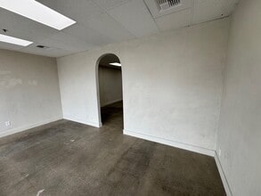 8831-8961 Adams Ave, Huntington Beach, CA à louer Hall d’entrée– Image 1 sur 6