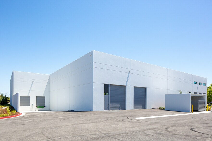 2115 North Loop Rd, Alameda, CA à louer - Photo de l’immeuble – Image 2 sur 4