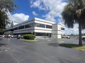 17595 S Tamiami Trl, Fort Myers, FL à louer Photo intérieure– Image 2 sur 5