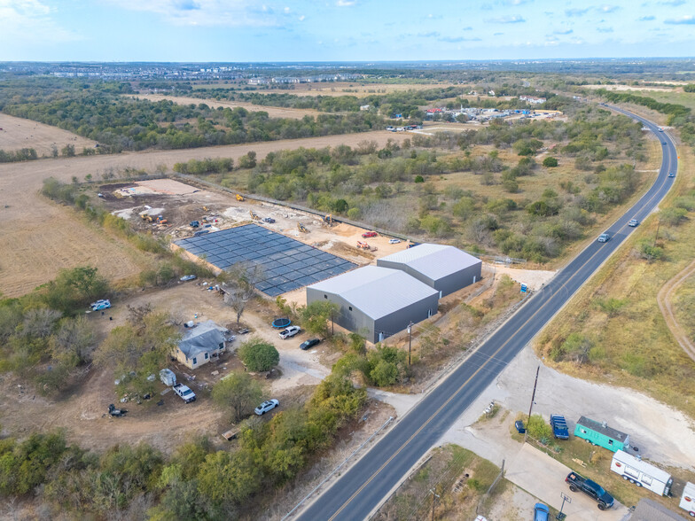 7713 Dee Gabriel Collins Rd, Austin, TX à louer - Photo de l’immeuble – Image 1 sur 6