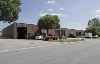 Plus de détails pour 301-327 Village Dr, Carol Stream, IL - Industriel/Logistique à louer