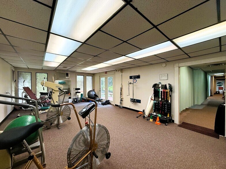 210 Medic Ln, Alvin, TX à vendre - Photo de l’immeuble – Image 3 sur 16