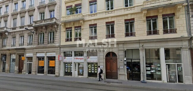 Plus de détails pour Local commercial à louer