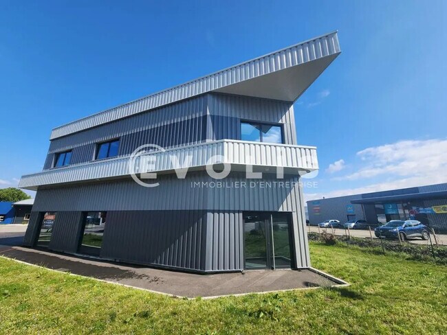 Plus de détails pour 139 Rue Isaac Asimov, Bourgoin-Jallieu - Bureau, Local commercial à louer