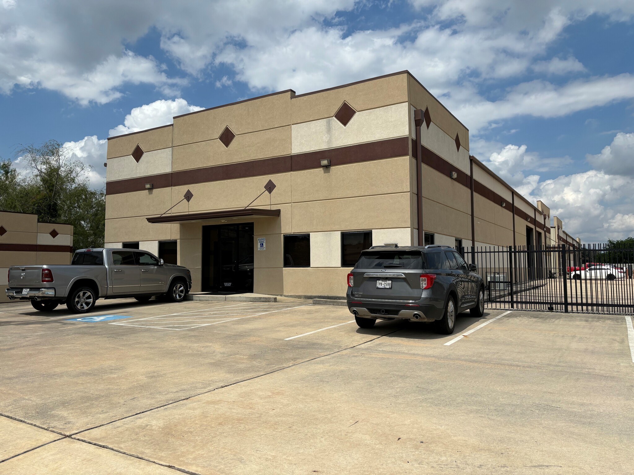 12630 Haynes Rd, Houston, TX à louer Photo de l’immeuble– Image 1 sur 20